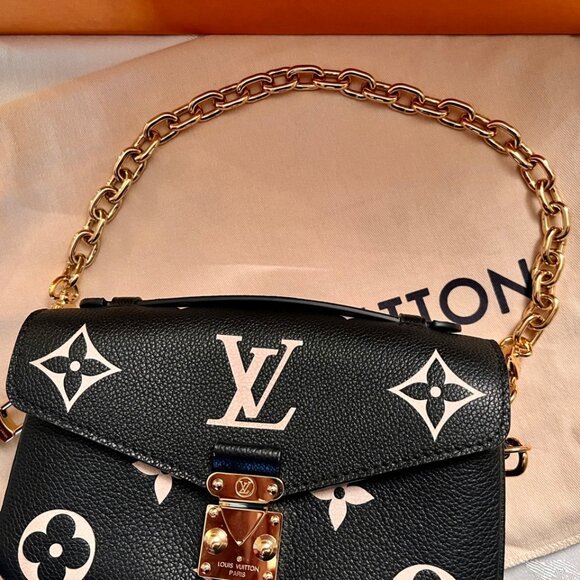 New with Receipt Louis Vuitton Metis East West Pouchette in Black - Picture 15 of 16